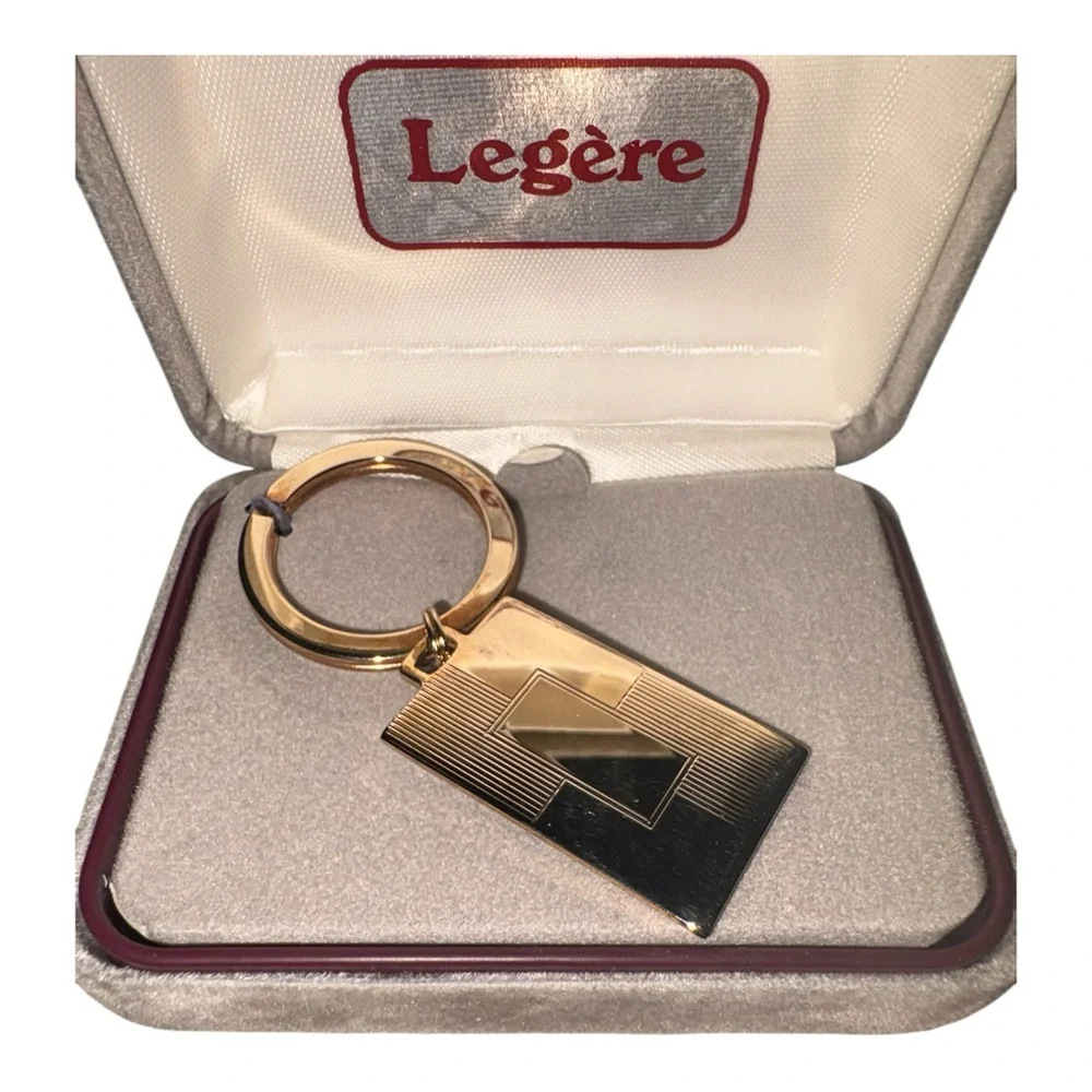 Legère Gold Tone Rectangular Key Ring Vintage Gift Jewelry Boxed NOS J40